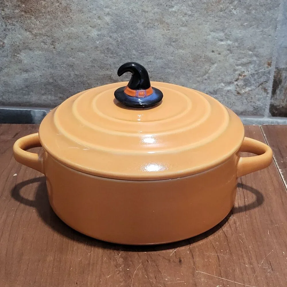 Stoneware Baking Dish Halloween Witch Hat Handle Lid Orange Soup Casserole